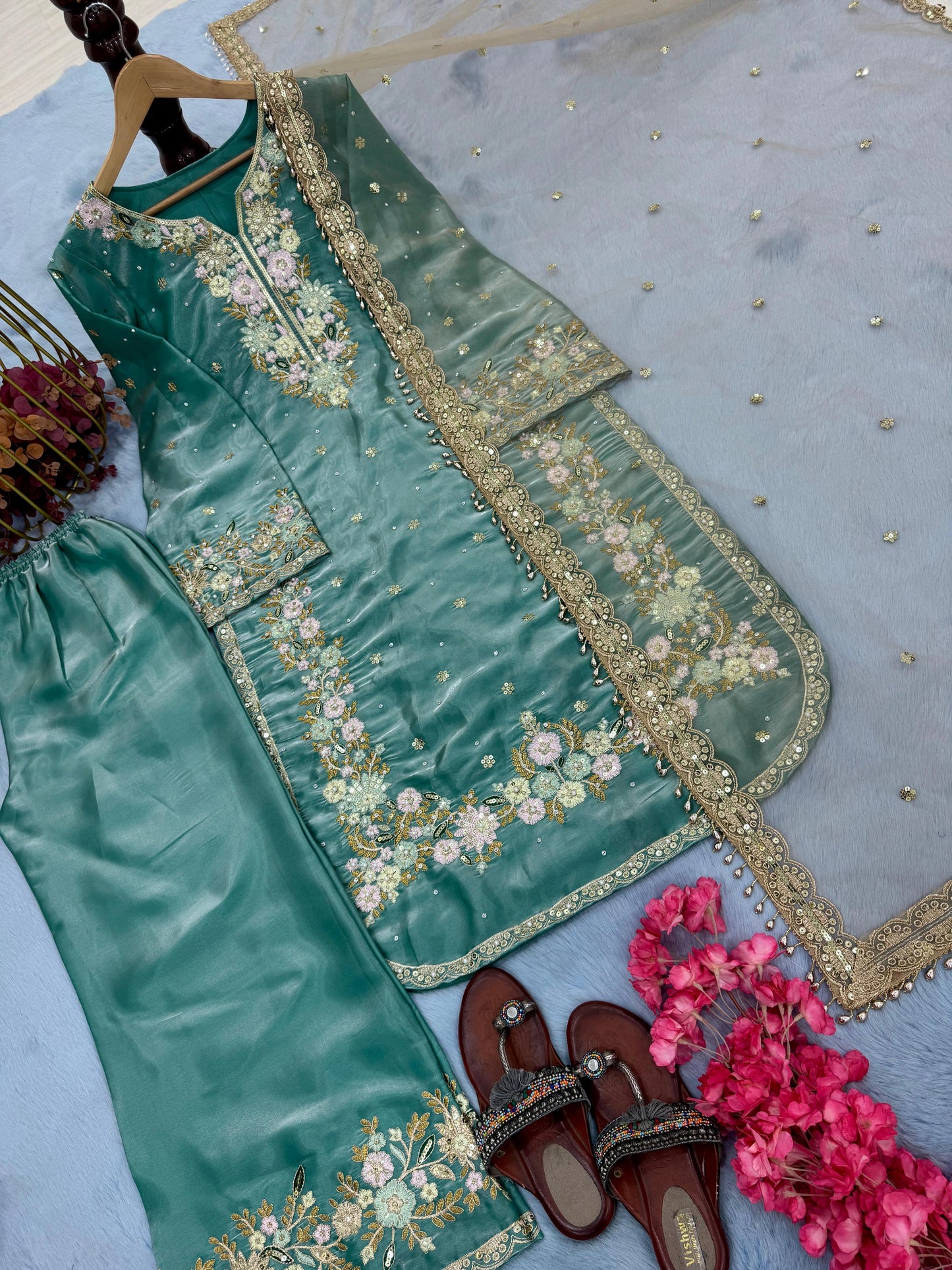 PAKISTANI READYMADE SUITS ONLINE WHOLESALE RATE AT GEELAN FASHION SURAT