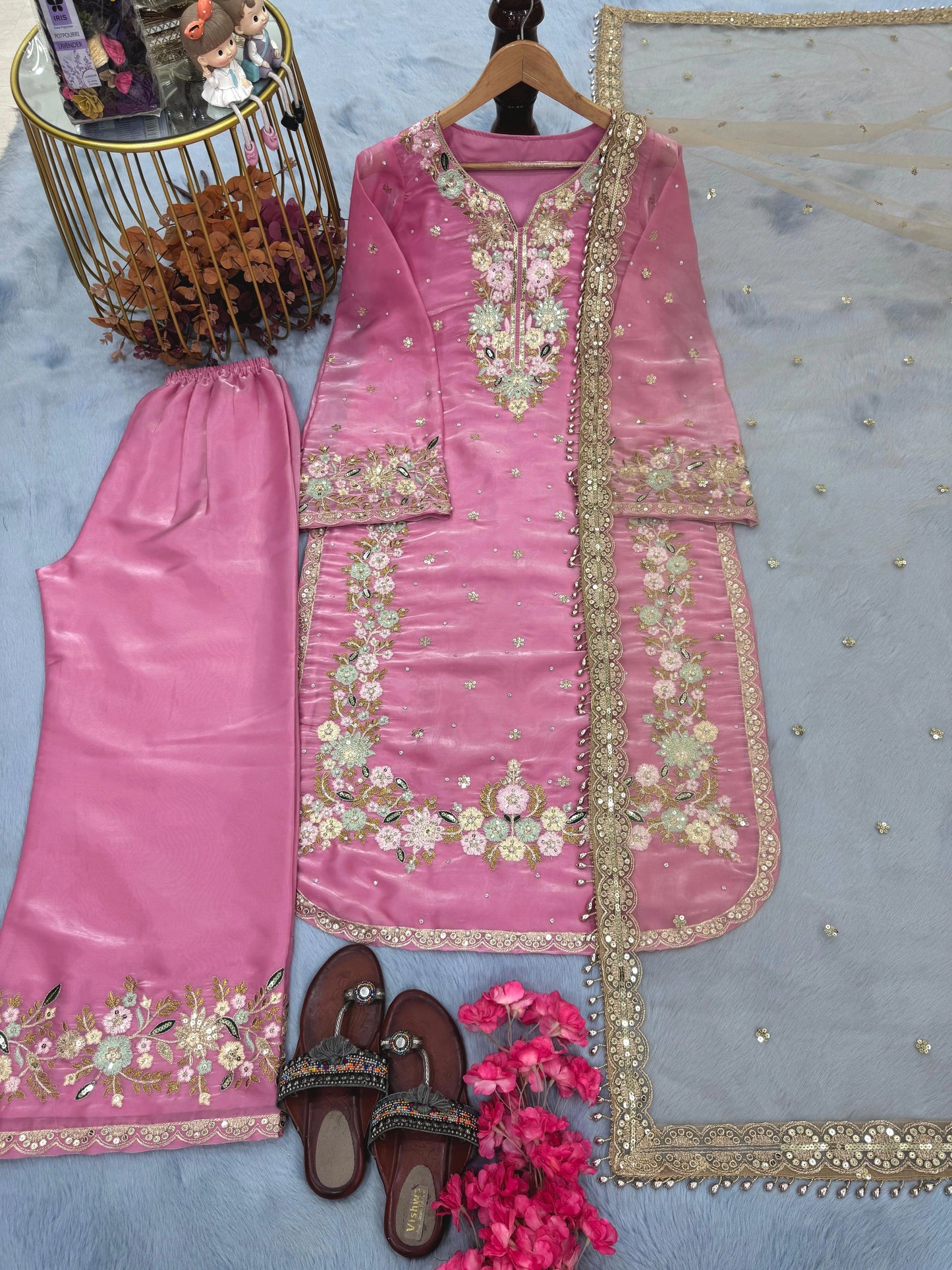 PAKISTANI READYMADE SUITS ONLINE WHOLESALE RATE AT GEELAN FASHION SURAT