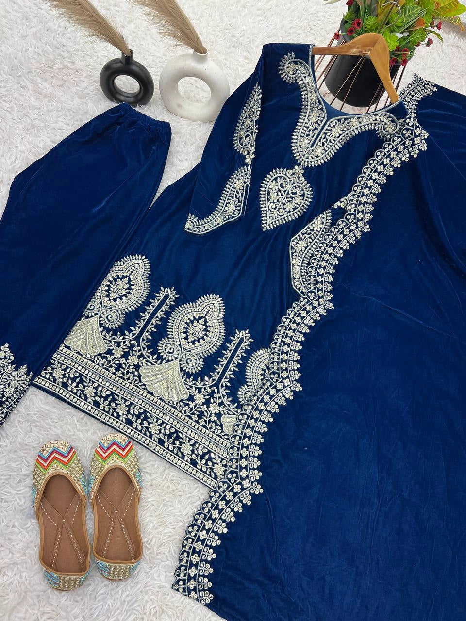 VISCOSE VELVET DESGINER PAKISTANI COLLECTION READYMADE WHOELSALE RATE AT GEELAN FASHION SURAT