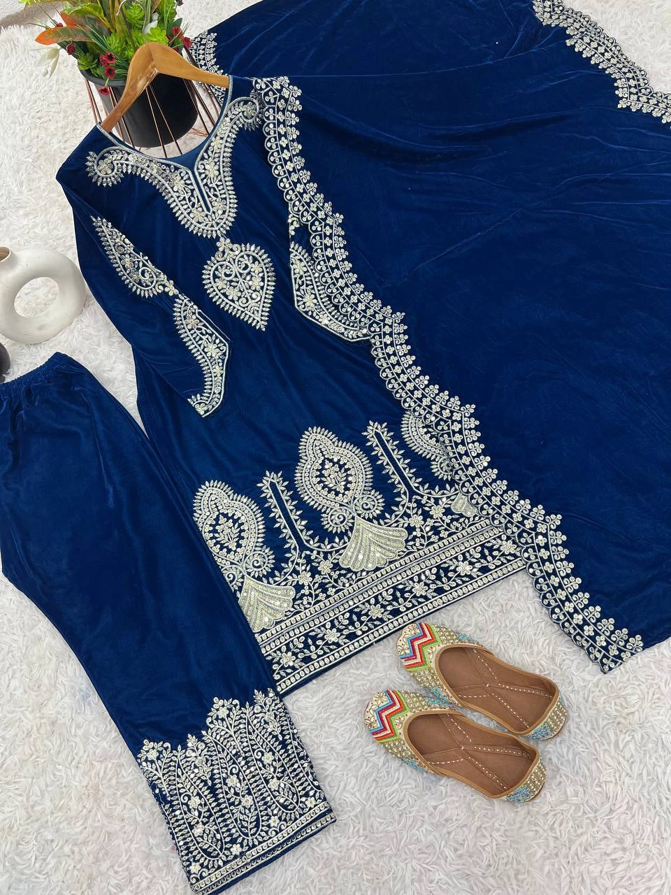 VISCOSE VELVET DESGINER PAKISTANI COLLECTION READYMADE WHOELSALE RATE AT GEELAN FASHION SURAT