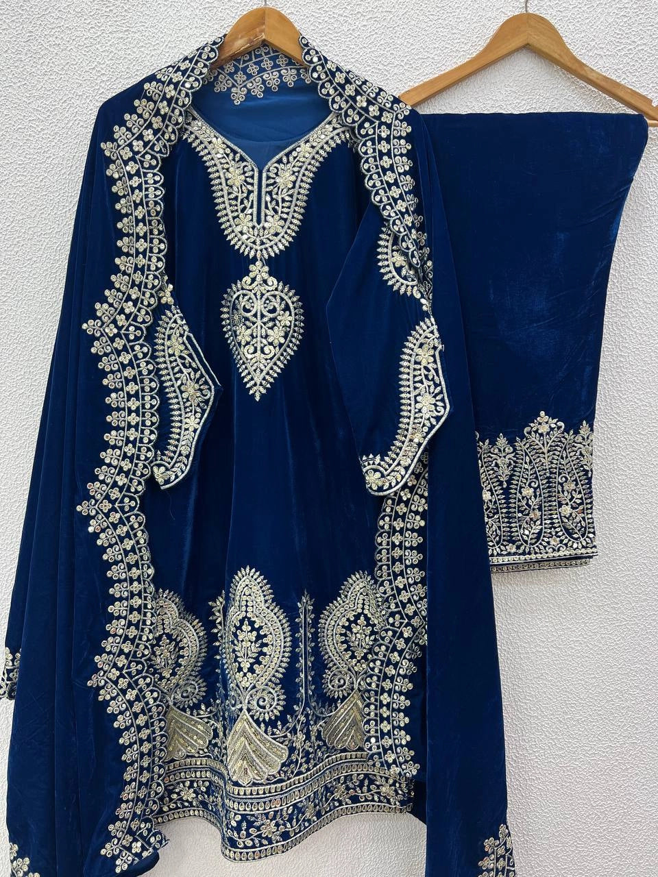 VISCOSE VELVET DESGINER PAKISTANI COLLECTION READYMADE WHOELSALE RATE AT GEELAN FASHION SURAT