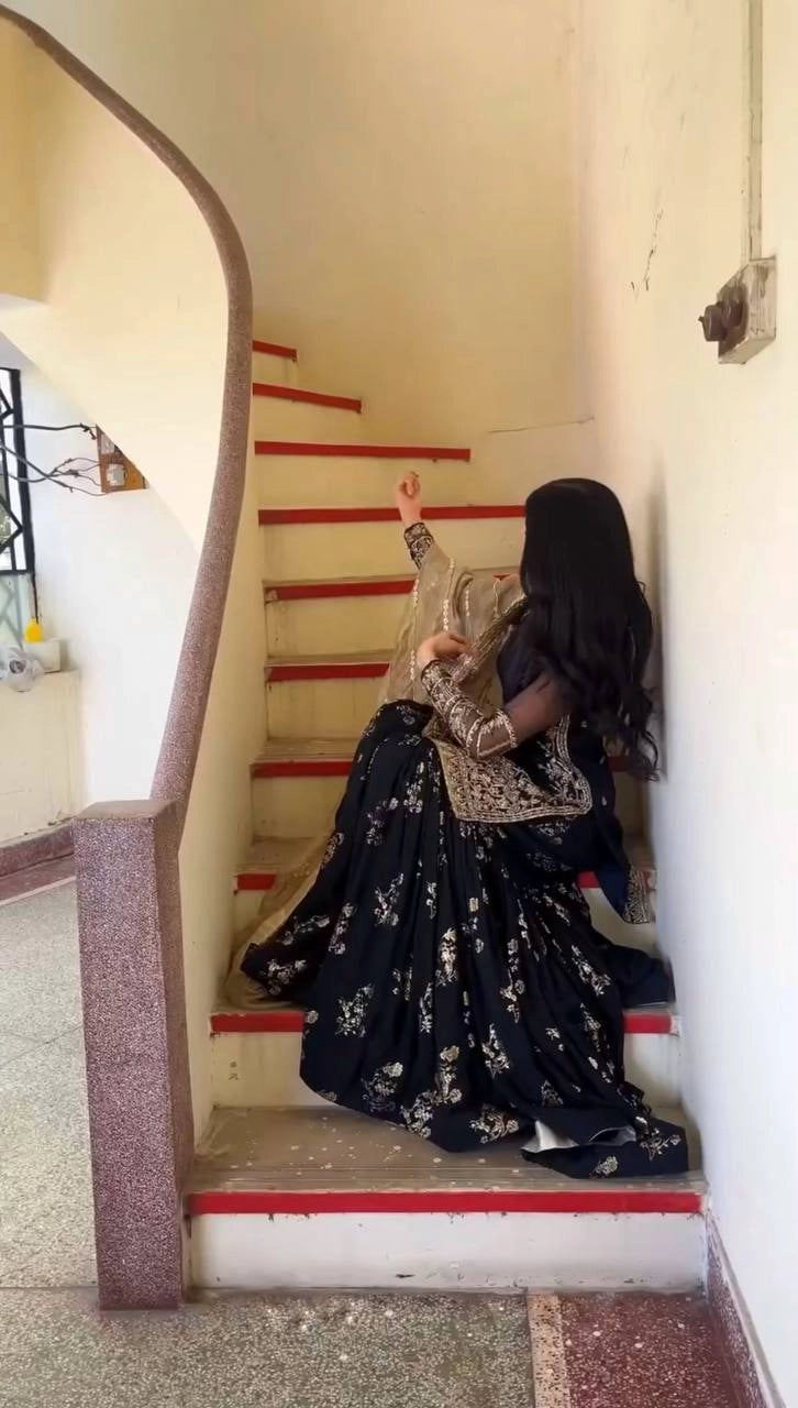 NEW GEORGETTE GARARA COLLECTION READYMADE WHOLESALE RATE AT SURAT GEELAN FASHION