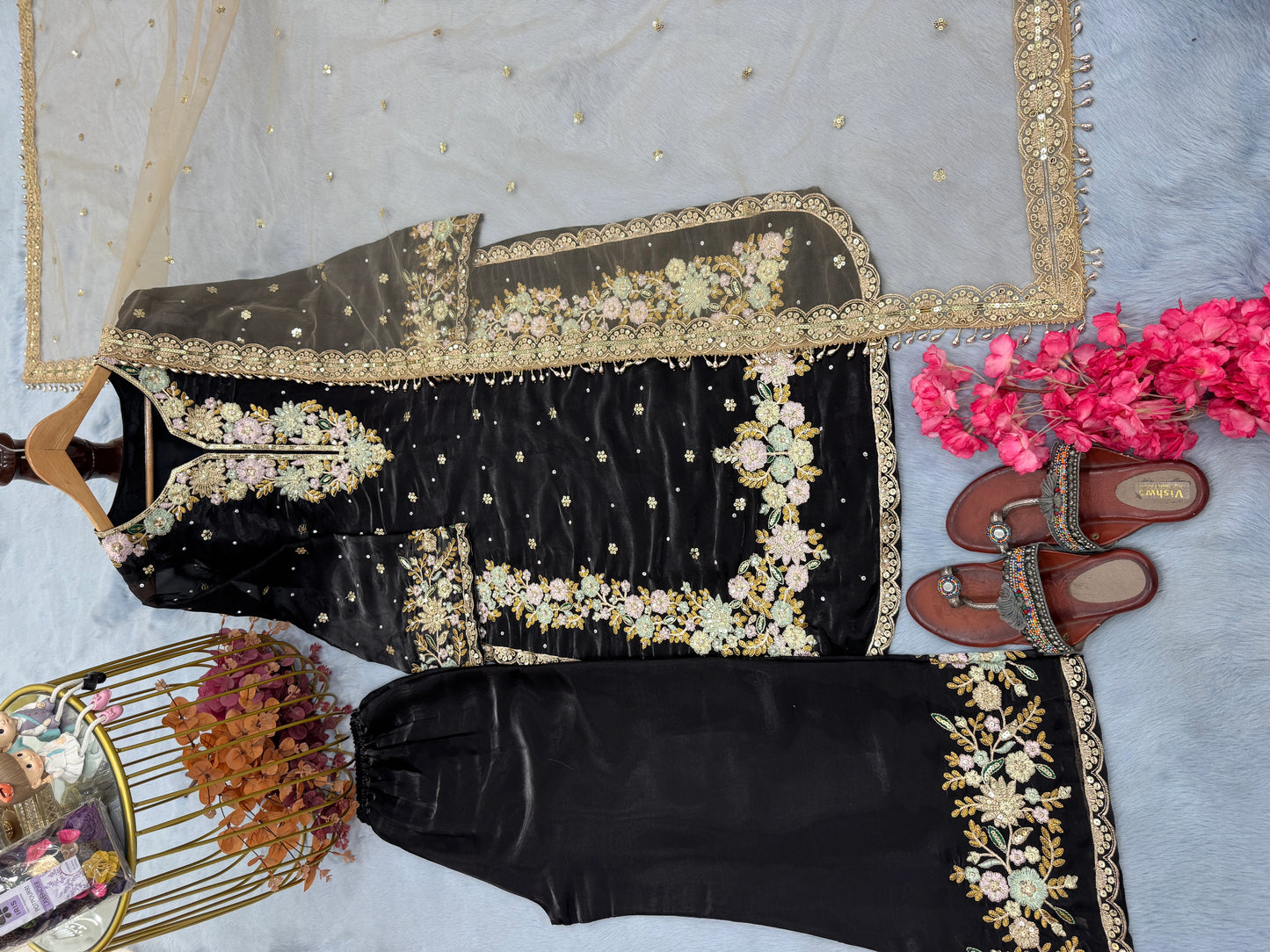 PAKISTANI READYMADE SUITS ONLINE WHOLESALE RATE AT GEELAN FASHION SURAT