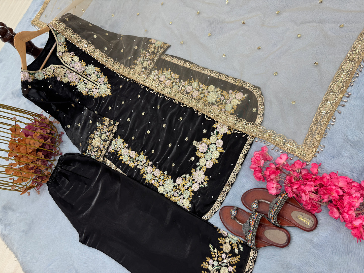 PAKISTANI READYMADE SUITS ONLINE WHOLESALE RATE AT GEELAN FASHION SURAT