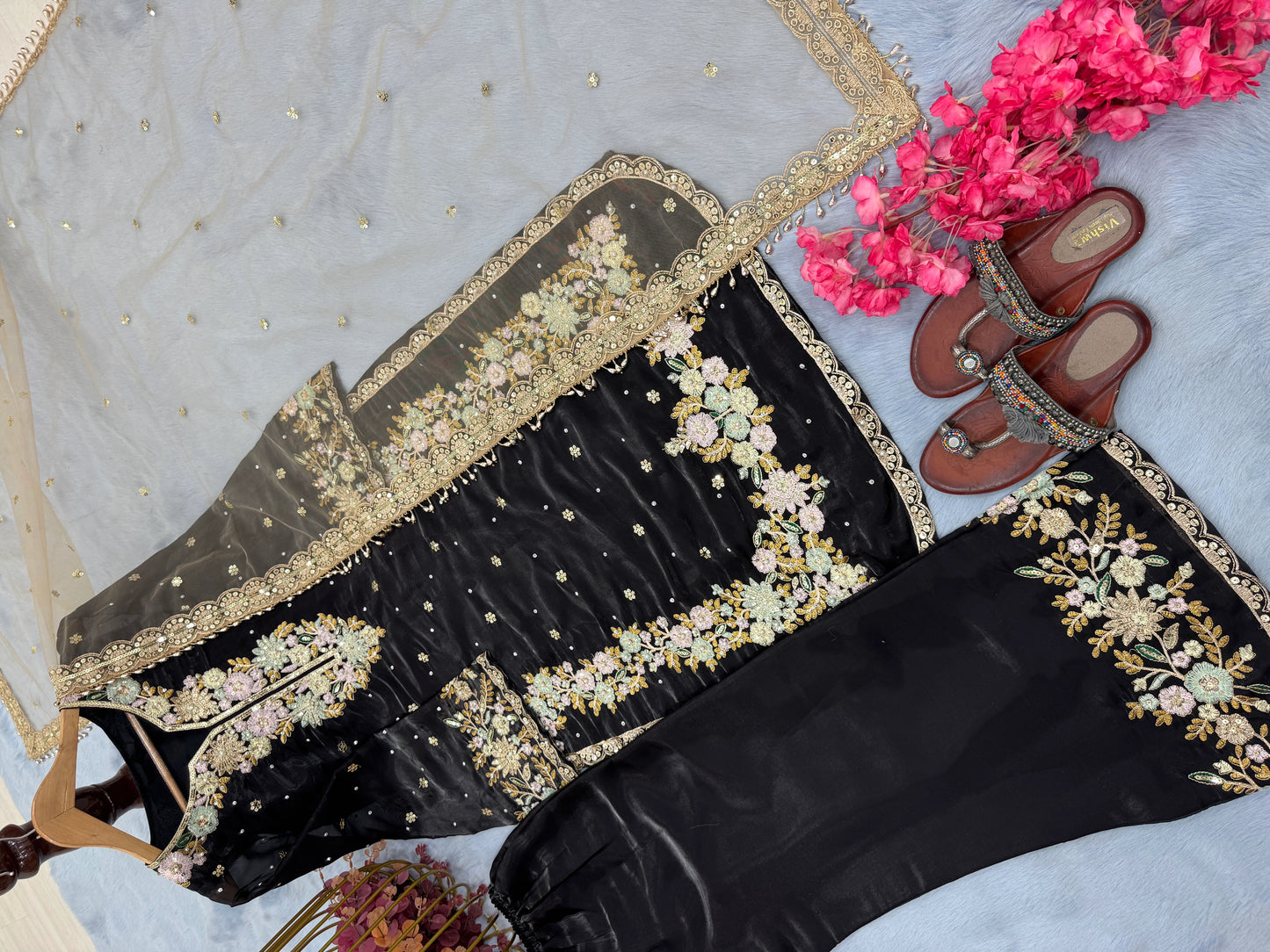 PAKISTANI READYMADE SUITS ONLINE WHOLESALE RATE AT GEELAN FASHION SURAT