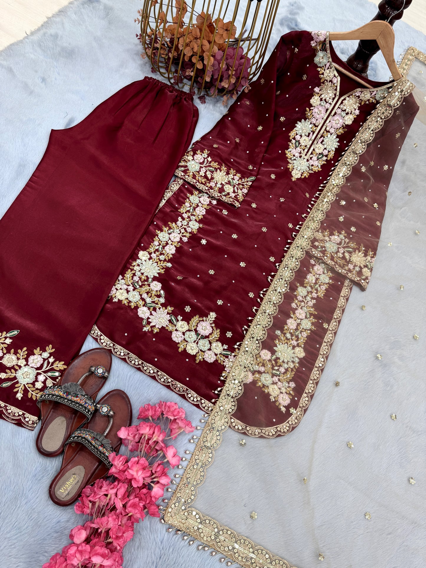 PAKISTANI READYMADE SUITS ONLINE WHOLESALE RATE AT GEELAN FASHION SURAT