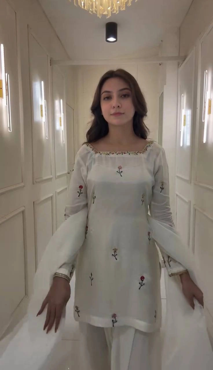 SILK SUITS READYMADE COLLECTION PAKISTANI SUITS WHOLESALE RATE AT GEELAN FASHION SURAT