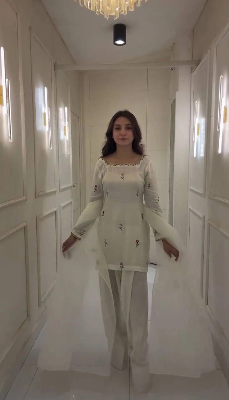 SILK SUITS READYMADE COLLECTION PAKISTANI SUITS WHOLESALE RATE AT GEELAN FASHION SURAT