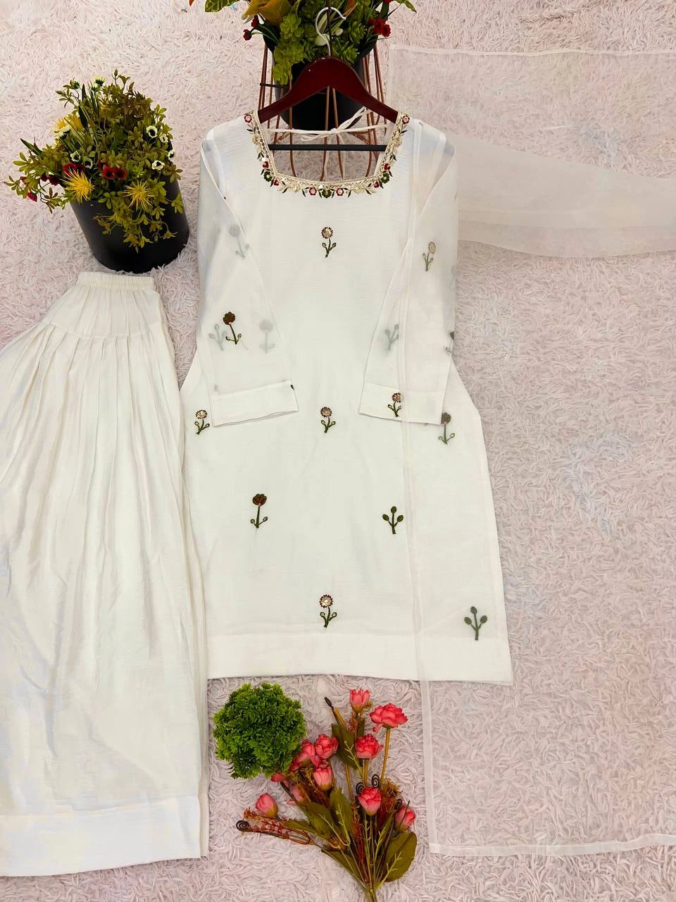 SILK SUITS READYMADE COLLECTION PAKISTANI SUITS WHOLESALE RATE AT GEELAN FASHION SURAT