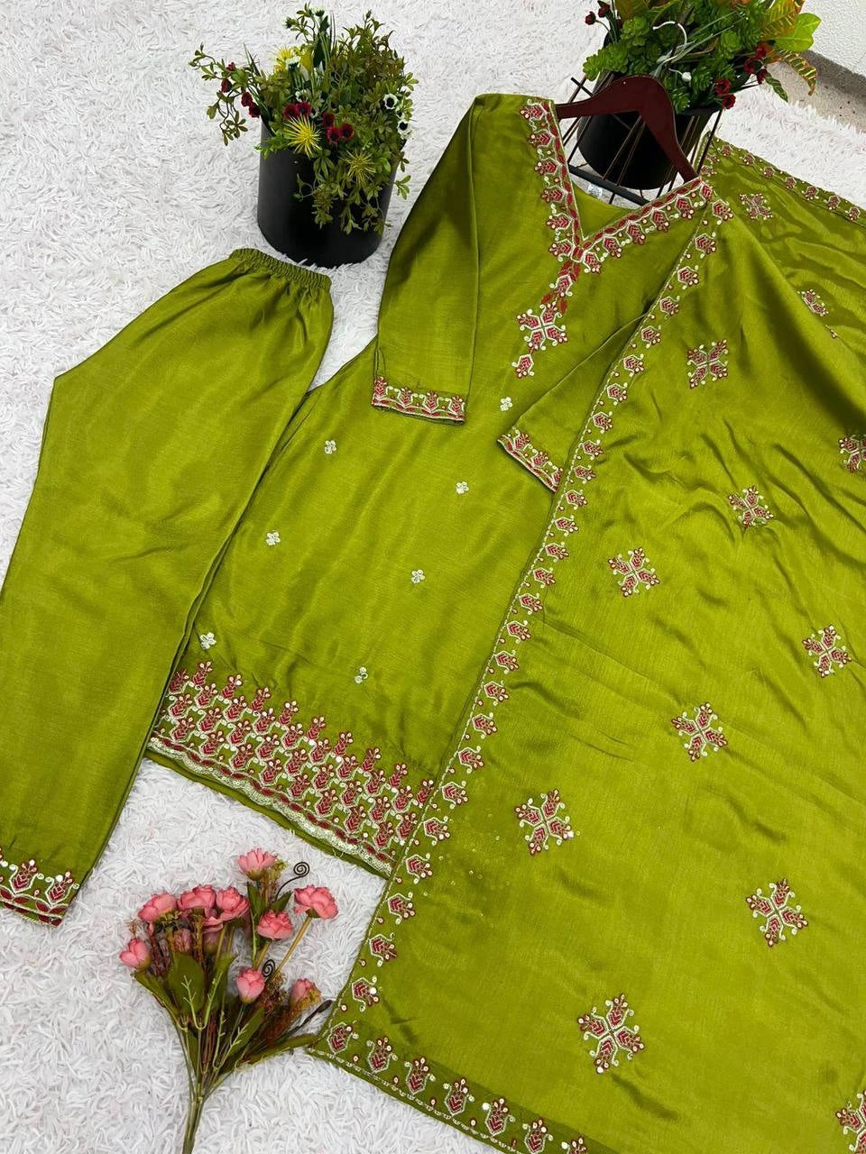 PAKISTANI SHALWAR SUITS WHOLESALE RATE AT GEELAN FASHION SURAT