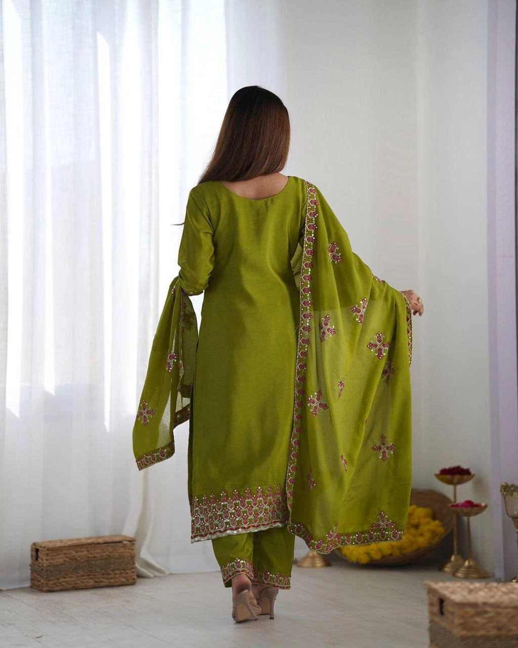 PAKISTANI SHALWAR SUITS WHOLESALE RATE AT GEELAN FASHION SURAT