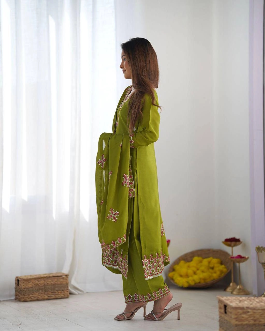 PAKISTANI SHALWAR SUITS WHOLESALE RATE AT GEELAN FASHION SURAT
