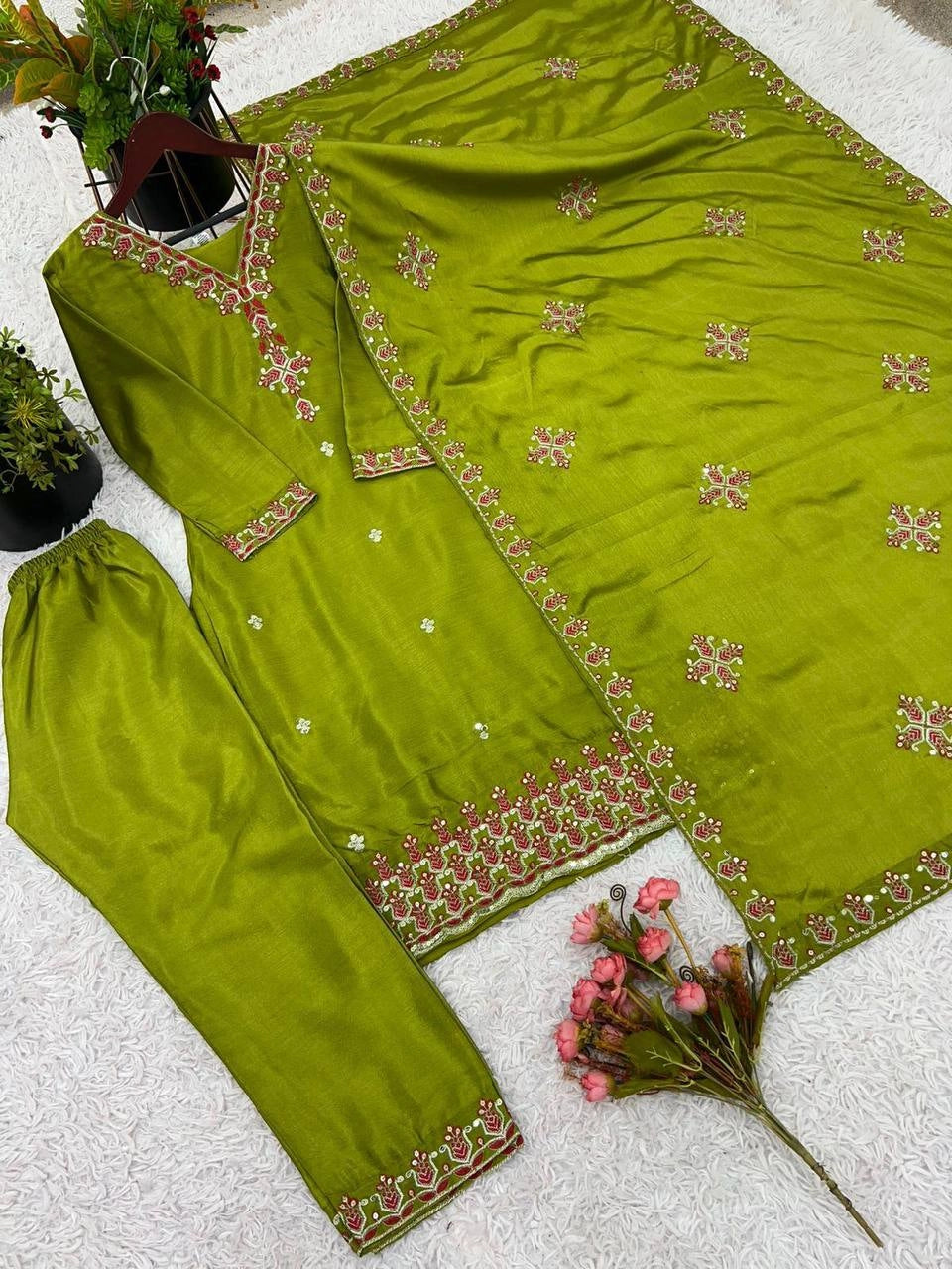 PAKISTANI SHALWAR SUITS WHOLESALE RATE AT GEELAN FASHION SURAT