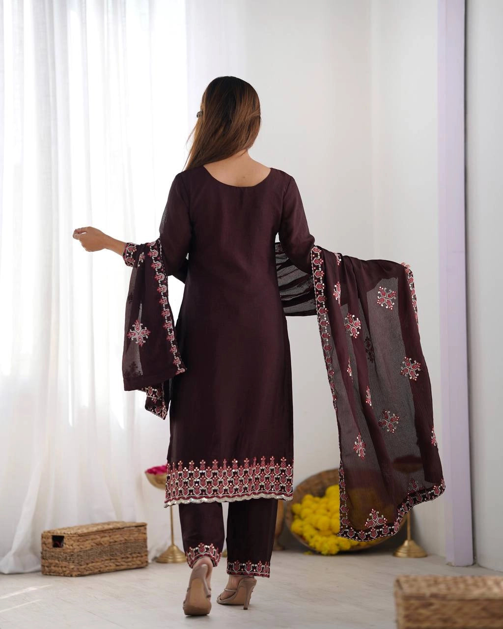 PAKISTANI SHALWAR SUITS WHOLESALE RATE AT GEELAN FASHION SURAT