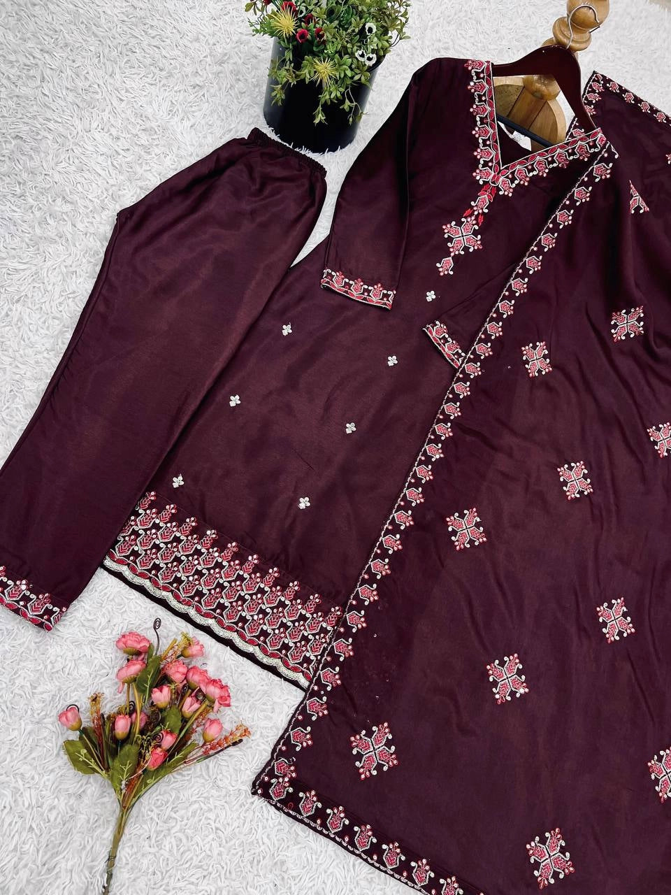 PAKISTANI SHALWAR SUITS WHOLESALE RATE AT GEELAN FASHION SURAT