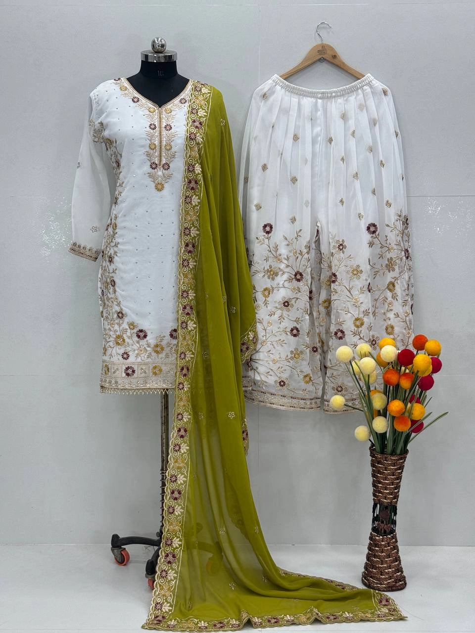 PAKISTANI DESIGNER SUITS WHOLESALE RATE AT GEELAN FASHION SURAT