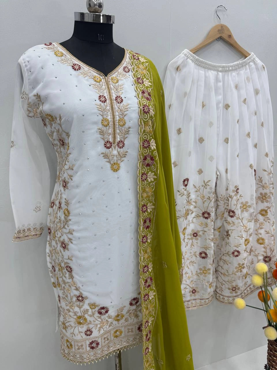 PAKISTANI DESIGNER SUITS WHOLESALE RATE AT GEELAN FASHION SURAT