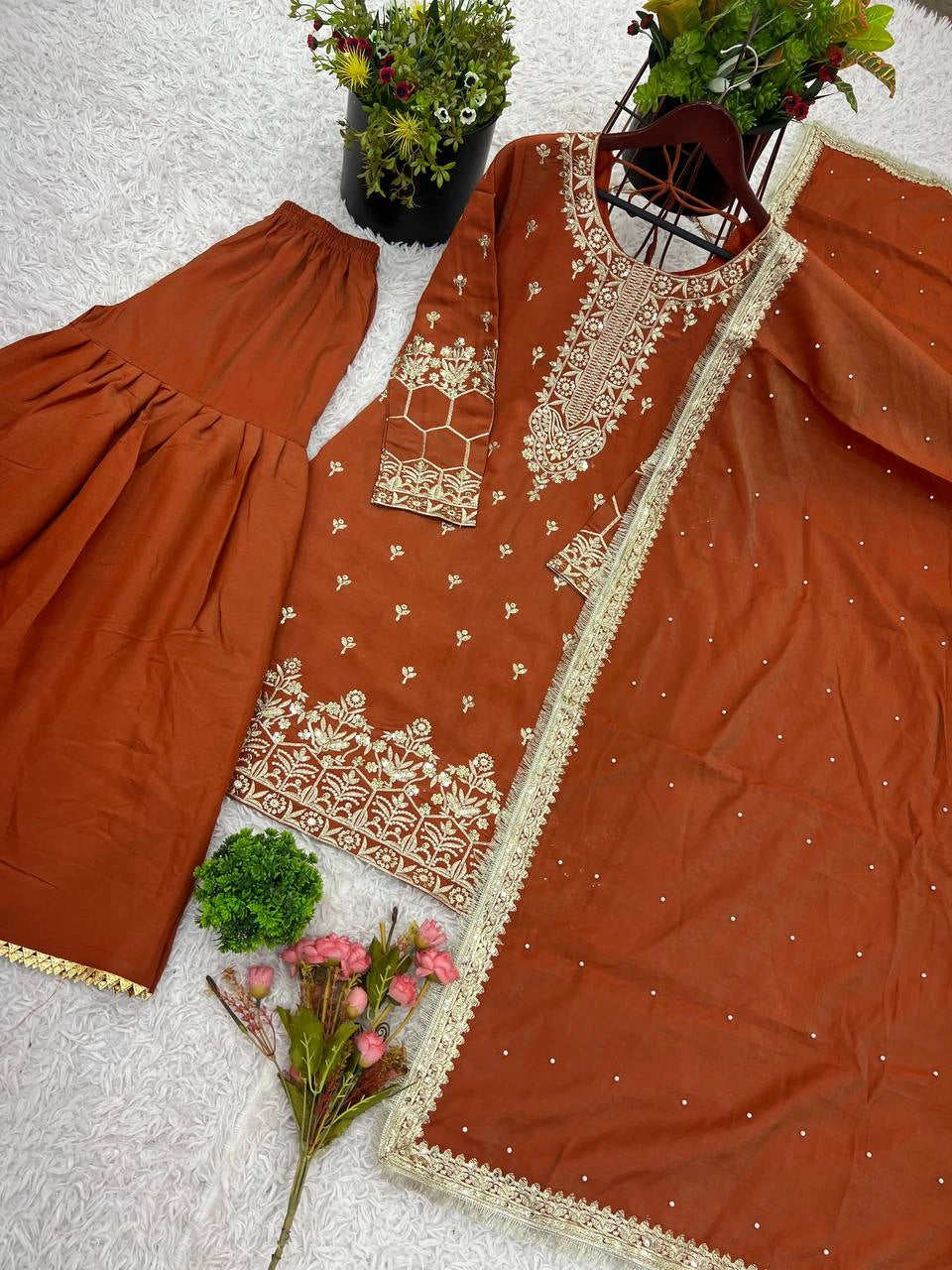 BUY PAKISTANI SUITS WHOLESALE RATE AT GEELAN FASHION SURAT