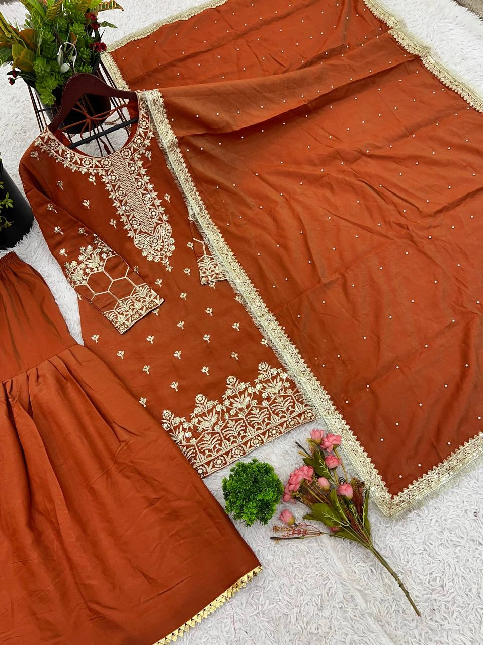 BUY PAKISTANI SUITS WHOLESALE RATE AT GEELAN FASHION SURAT