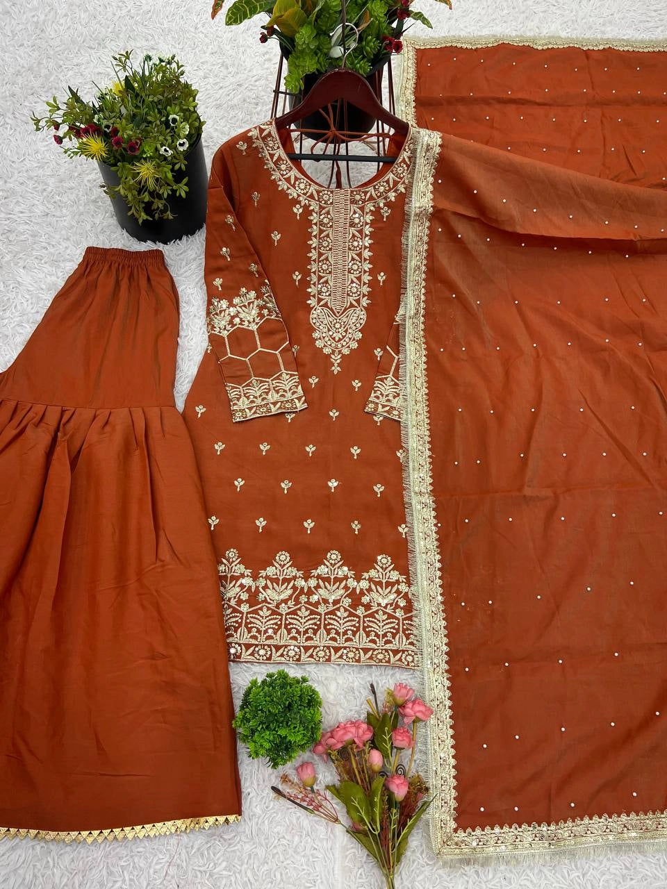 BUY PAKISTANI SUITS WHOLESALE RATE AT GEELAN FASHION SURAT