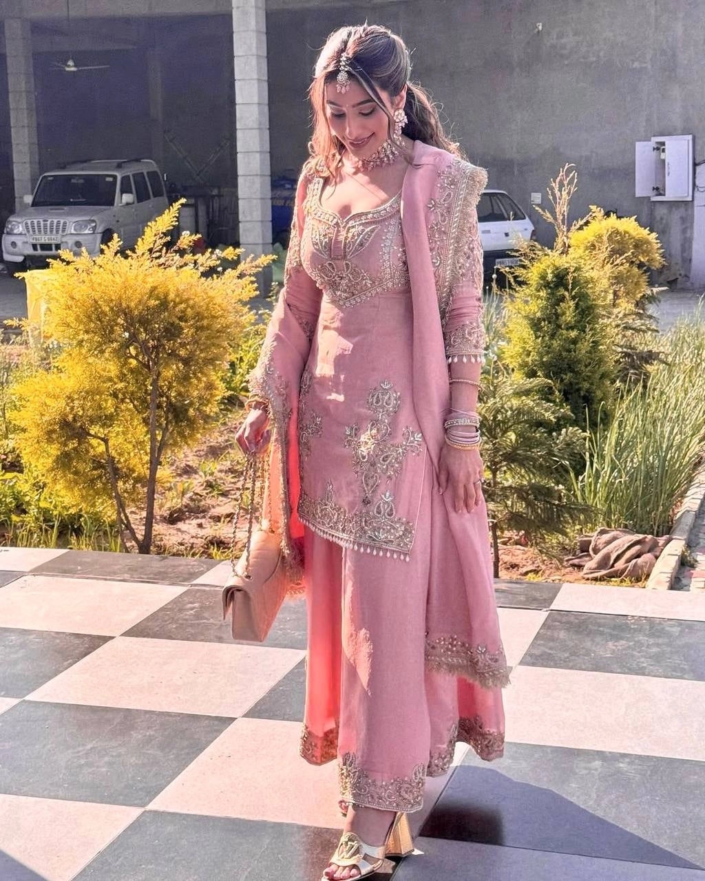 PAKISTANI SUITS ONLINE WHOLESALE RATE AT GEELAN FASHION SURAT