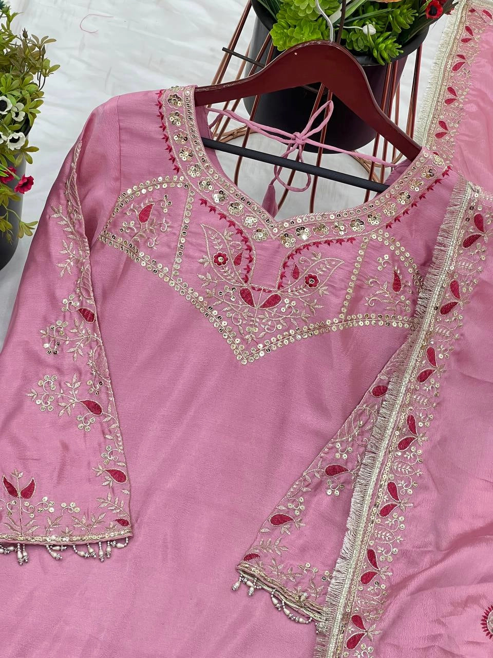 PAKISTANI SUITS ONLINE WHOLESALE RATE AT GEELAN FASHION SURAT