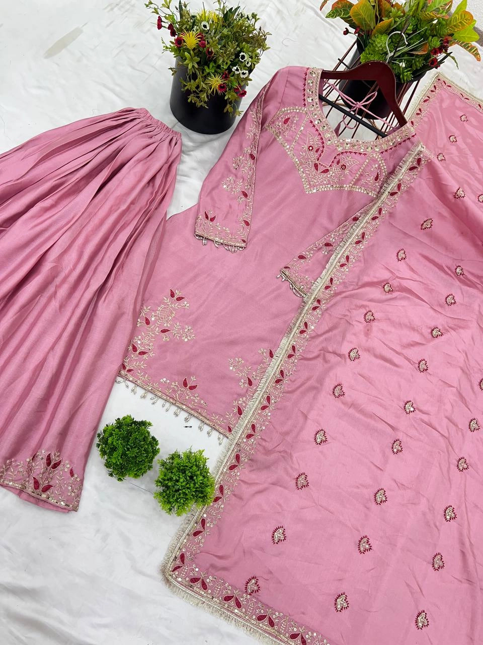 PAKISTANI SUITS ONLINE WHOLESALE RATE AT GEELAN FASHION SURAT