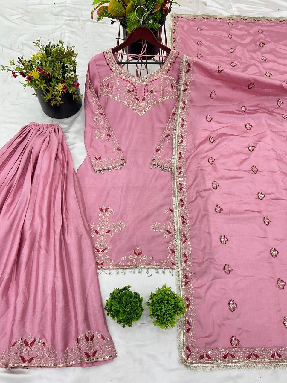 PAKISTANI SUITS ONLINE WHOLESALE RATE AT GEELAN FASHION SURAT