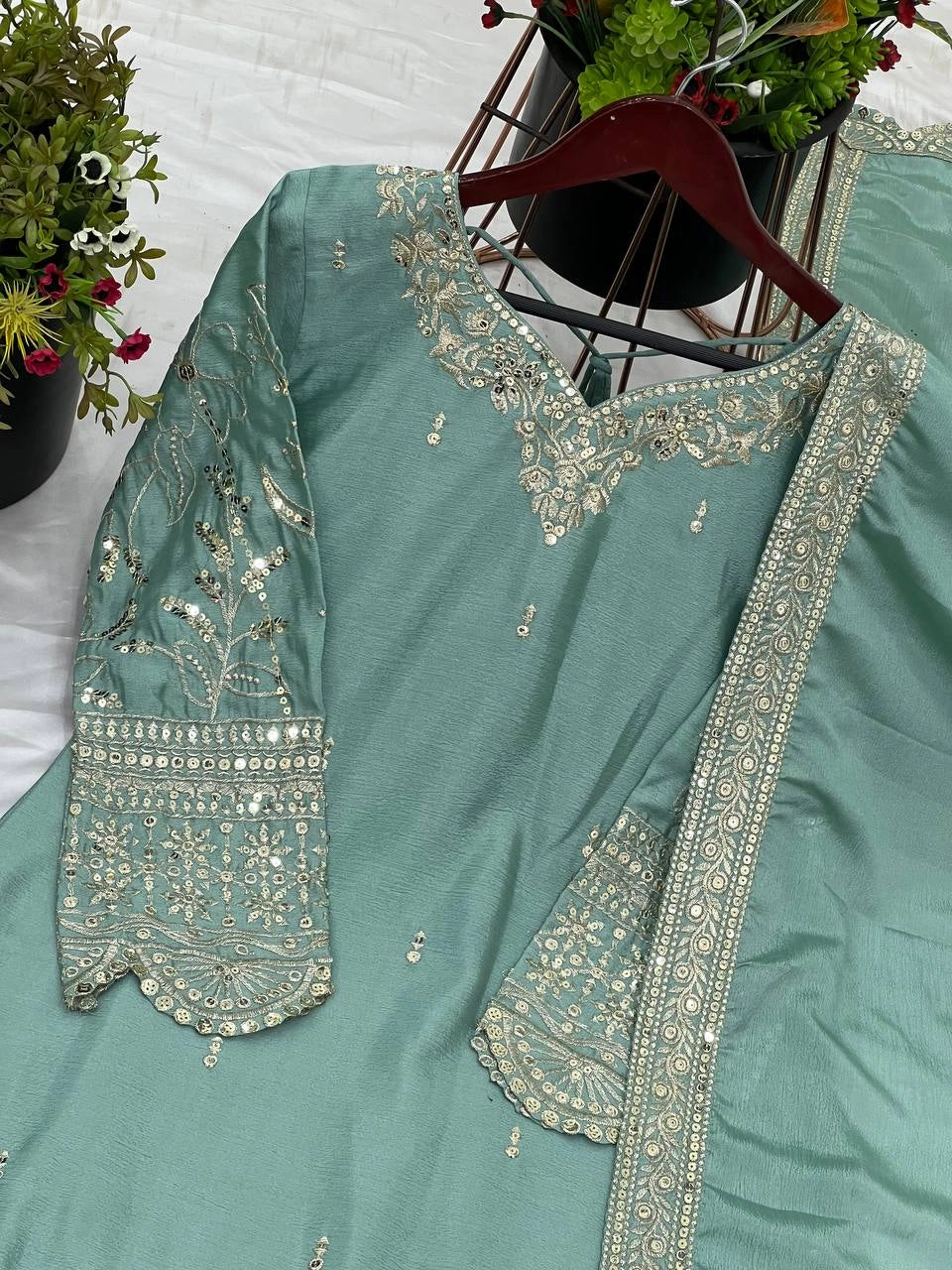 PAKISTANI SALWAR KAMEEZ WHOLESALE RATE AT GEELAN FASHION SURAT