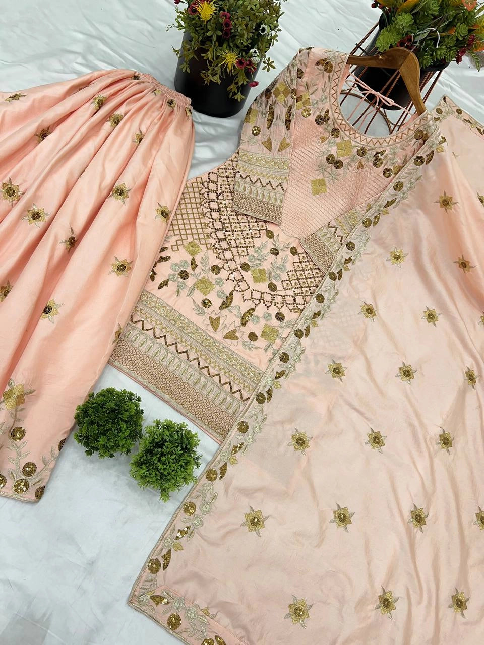 PAKISTANI SALWAR KAMEEZ WHOLESALE RATE AT GEELAN FASHION SURAT