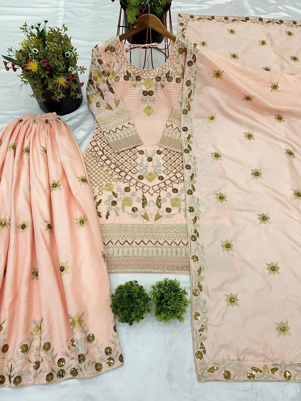 PAKISTANI SALWAR KAMEEZ WHOLESALE RATE AT GEELAN FASHION SURAT