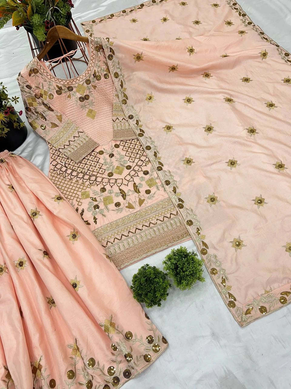 PAKISTANI SALWAR KAMEEZ WHOLESALE RATE AT GEELAN FASHION SURAT