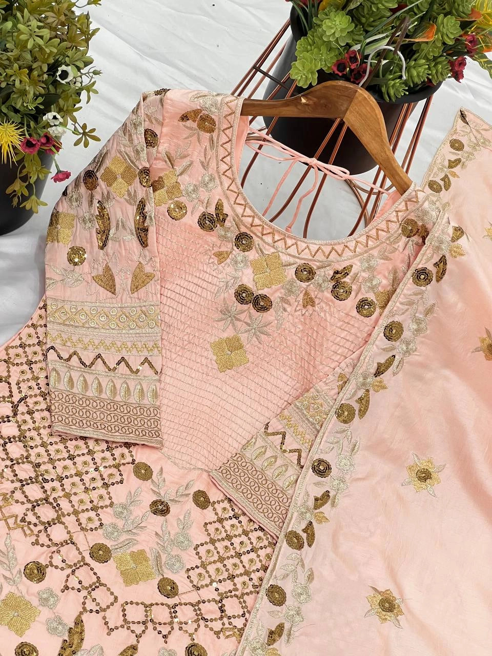PAKISTANI SALWAR KAMEEZ WHOLESALE RATE AT GEELAN FASHION SURAT