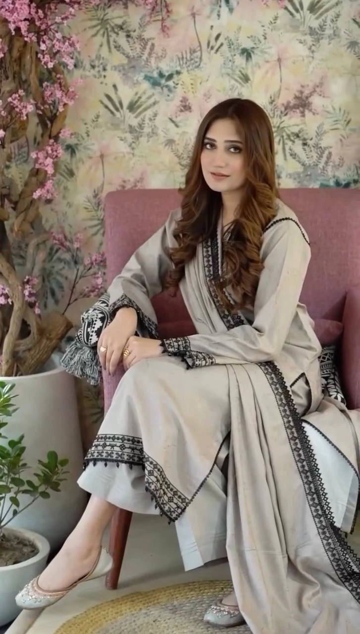 LATEST PAKISTANI SUITS