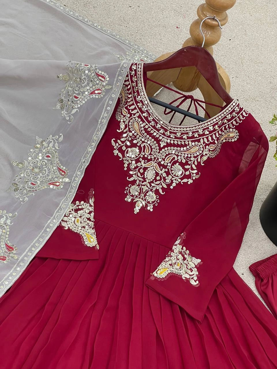 PARTY WEAR PAKISTANI SUITS