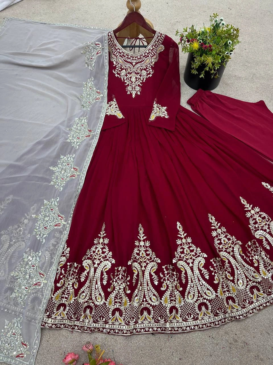 PARTY WEAR PAKISTANI SUITS