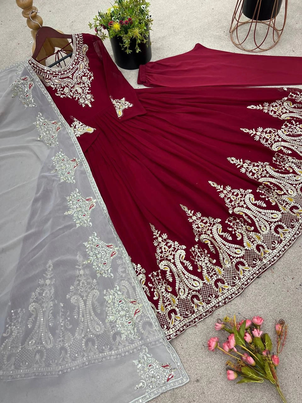 PARTY WEAR PAKISTANI SUITS