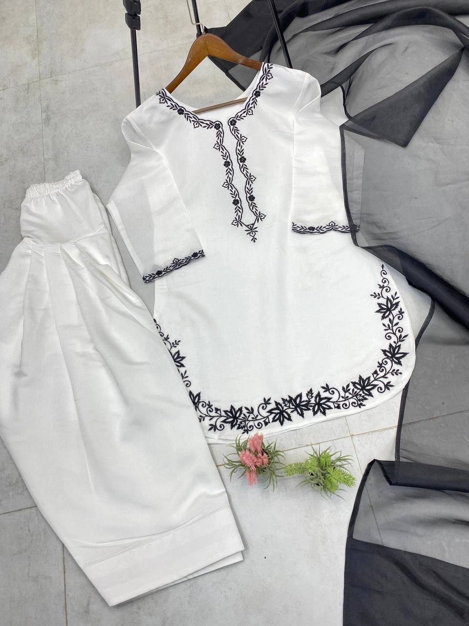 PAKISTANI DESIGNER SUITS WHOLESALE