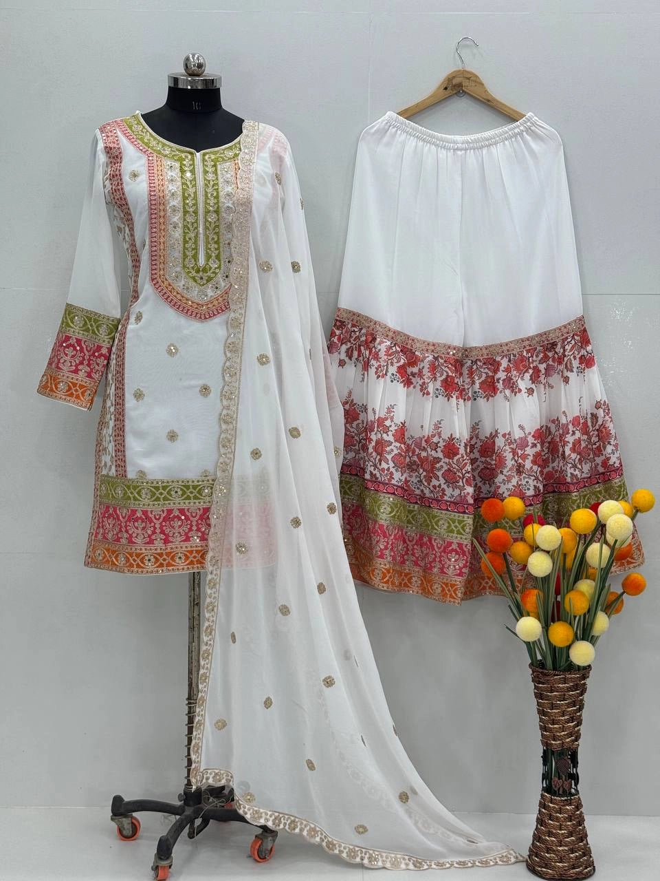 DESIGNER PARTY WEAR SUIT WHOLESALE DEALER SURAT GEELAN FASHION SURAT