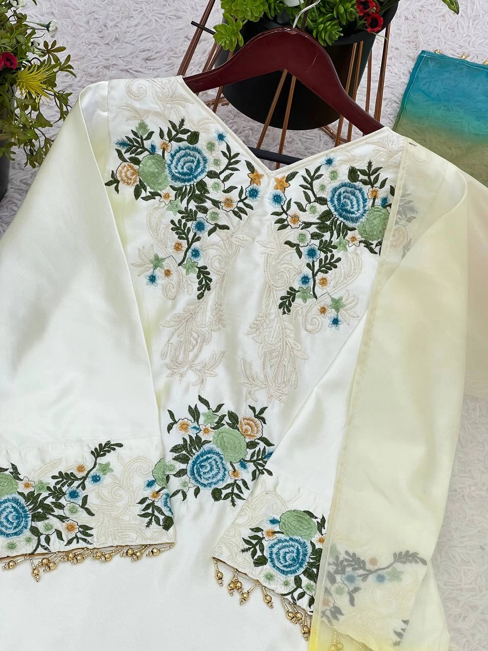 PAKISTANI SUITS MOST VIRAL COLLECTION