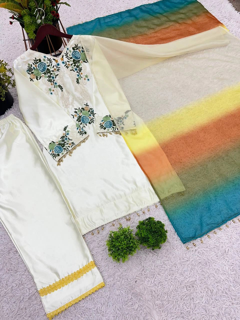 PAKISTANI SUITS MOST VIRAL COLLECTION