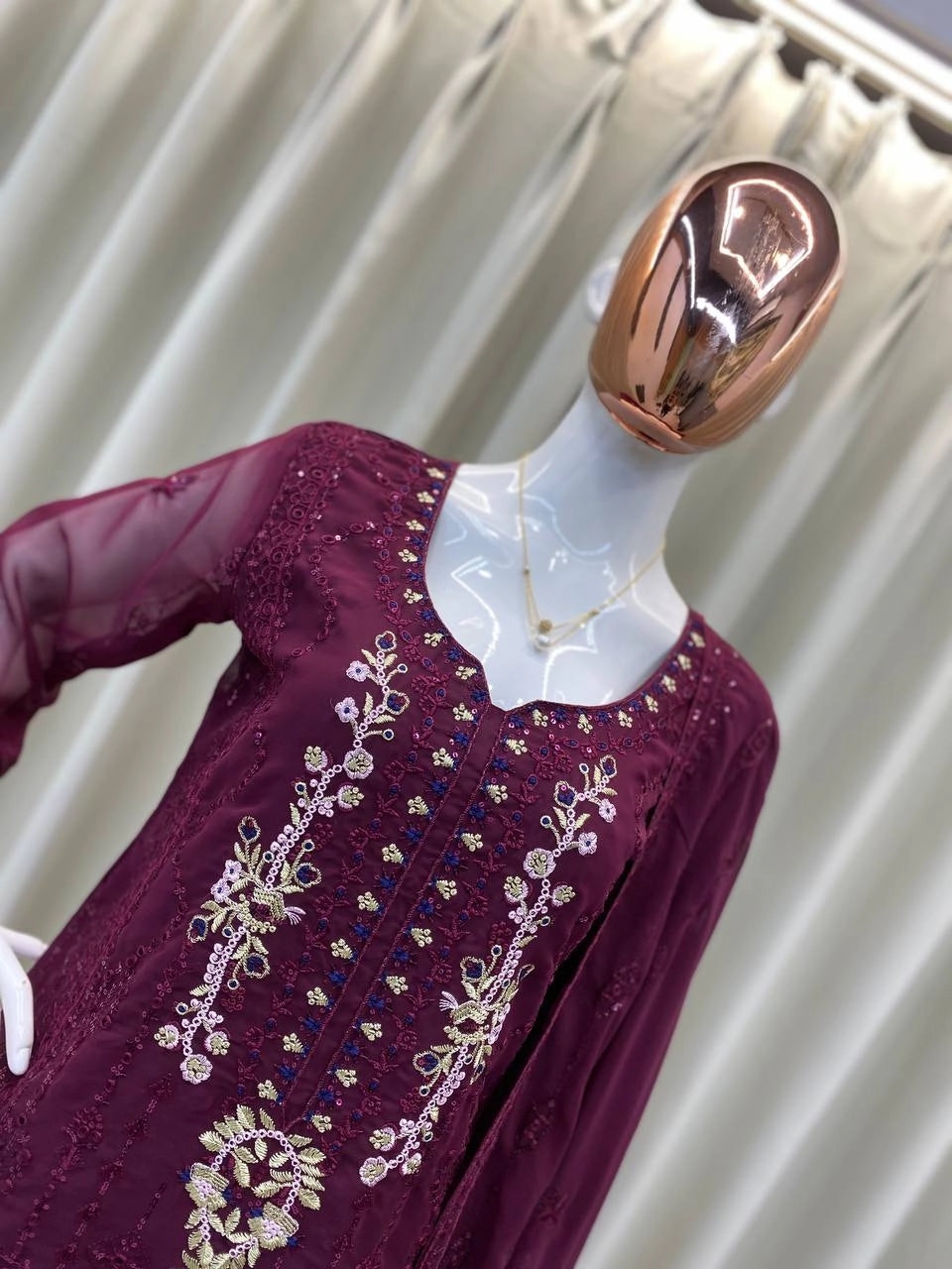 TREANDING SHALWAR SUIT PAKISTANI STYLE