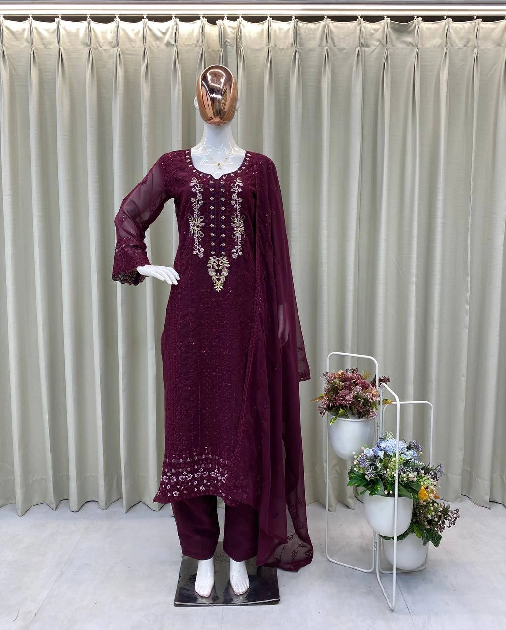TREANDING SHALWAR SUIT PAKISTANI STYLE
