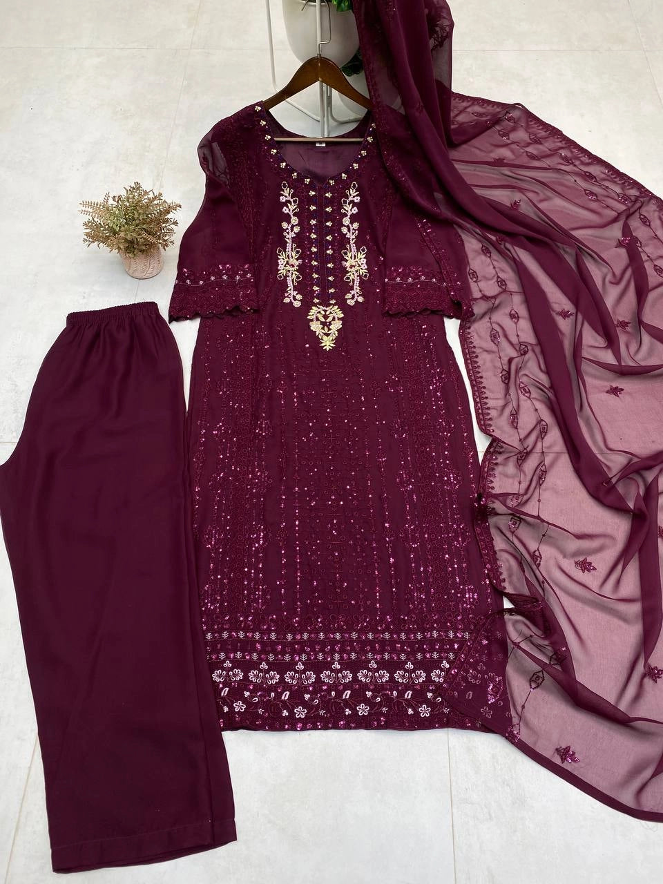 TREANDING SHALWAR SUIT PAKISTANI STYLE