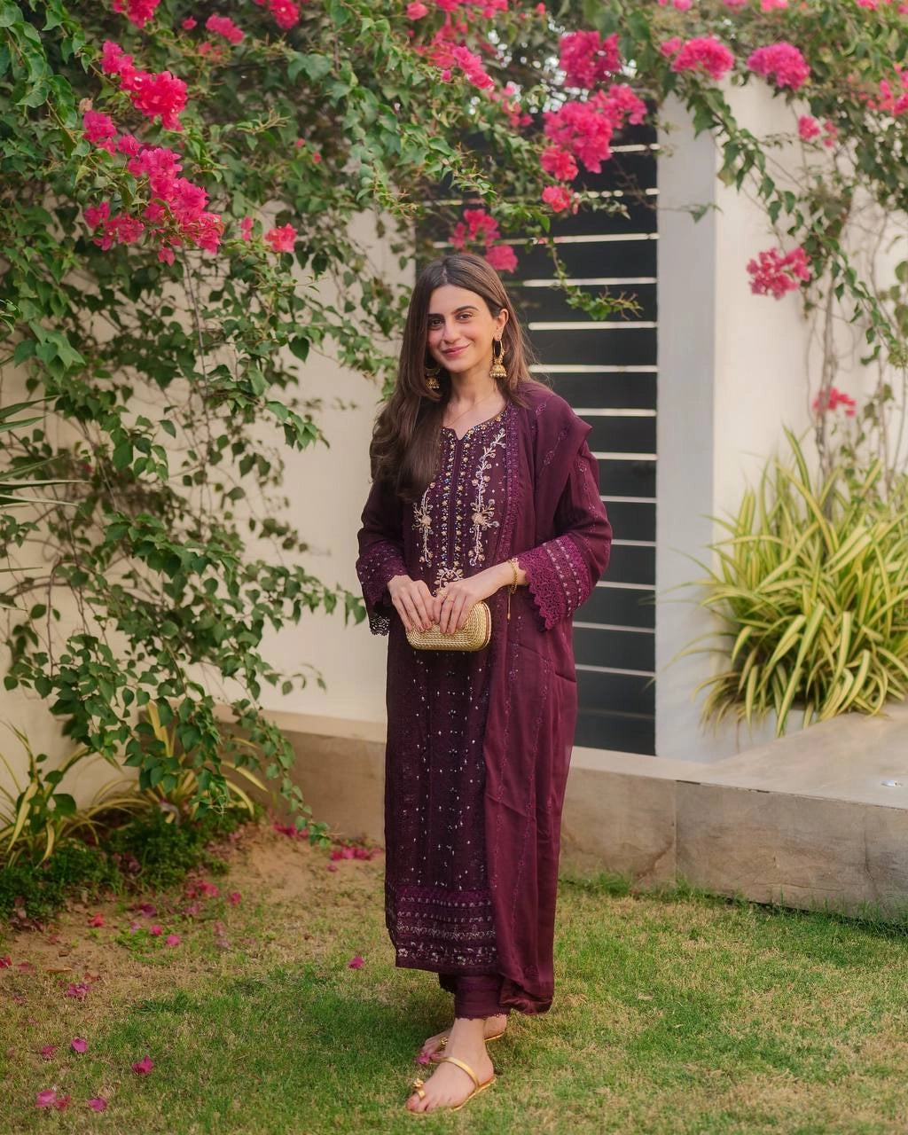 TREANDING SHALWAR SUIT PAKISTANI STYLE