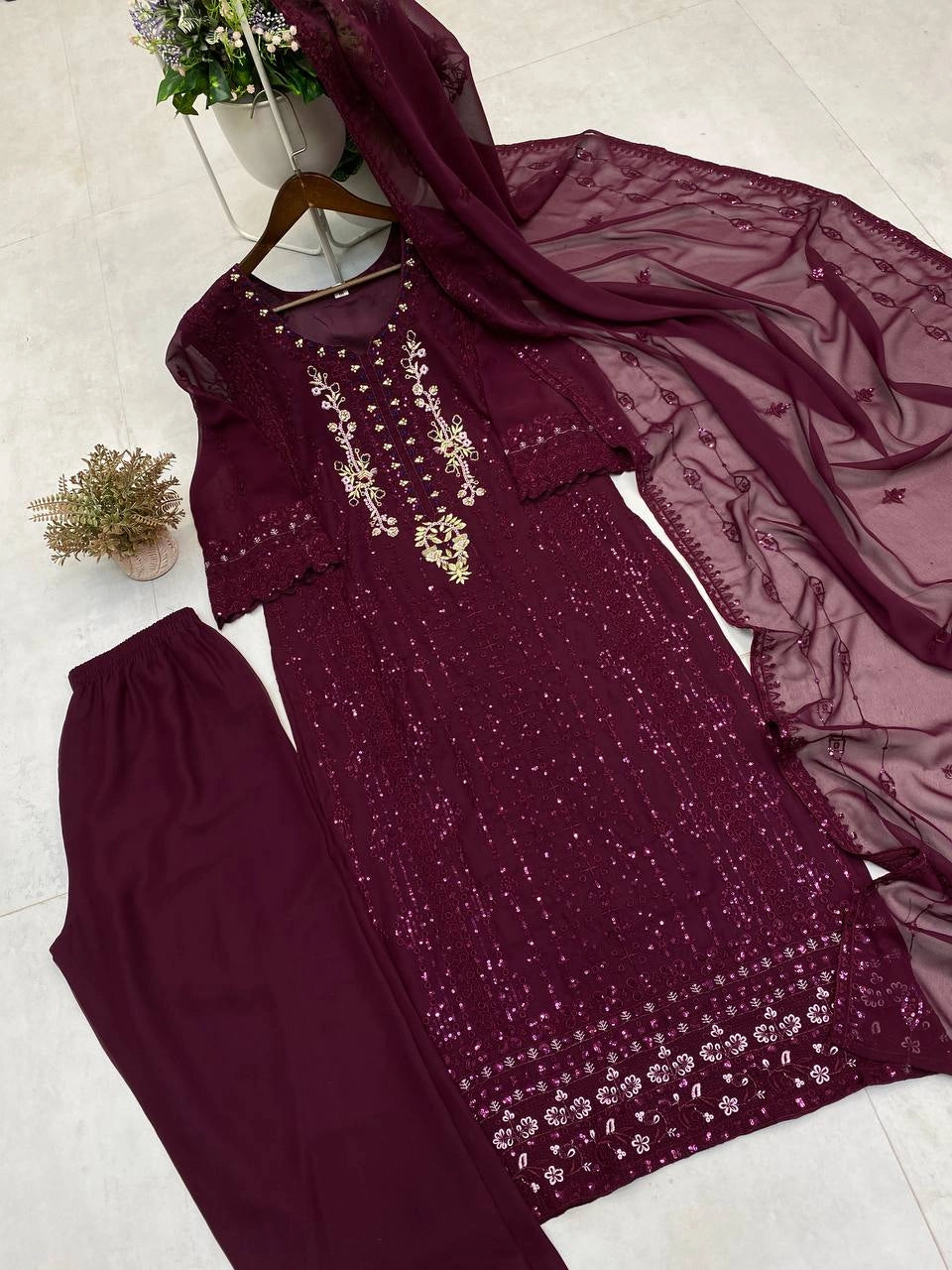TREANDING SHALWAR SUIT PAKISTANI STYLE