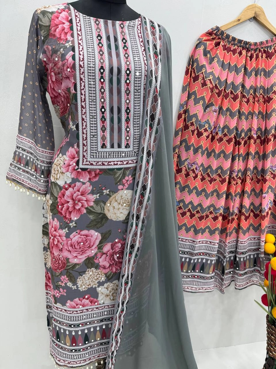 NEW DESIGNER HEAVY FUAX GEORGETTE DIGITAL PRINT HAND WORK SALWAR SUIT