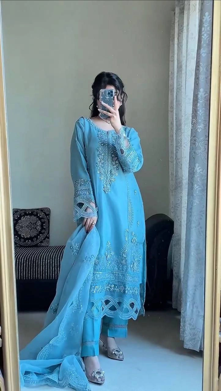 LUXURY PRET PAKISTANI SUITS WHOLESALE PRICE AT GEELAN FASHION SURAT