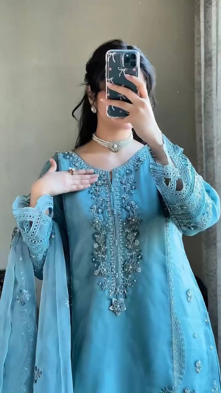 LUXURY PRET PAKISTANI SUITS WHOLESALE PRICE AT GEELAN FASHION SURAT