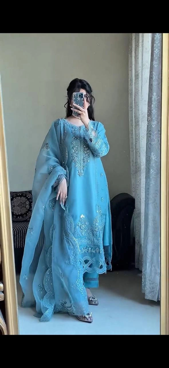 LUXURY PRET PAKISTANI SUITS WHOLESALE PRICE AT GEELAN FASHION SURAT